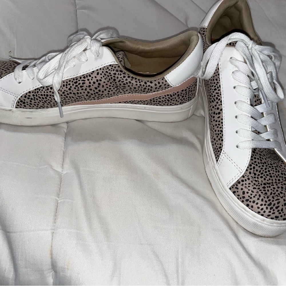 Universal Thread sneakers size 11